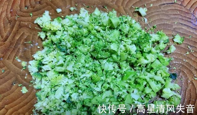 鲜虾|冬天多给孩子做海苔豆腐鲜虾饼,味道鲜美营养高,做法不难!