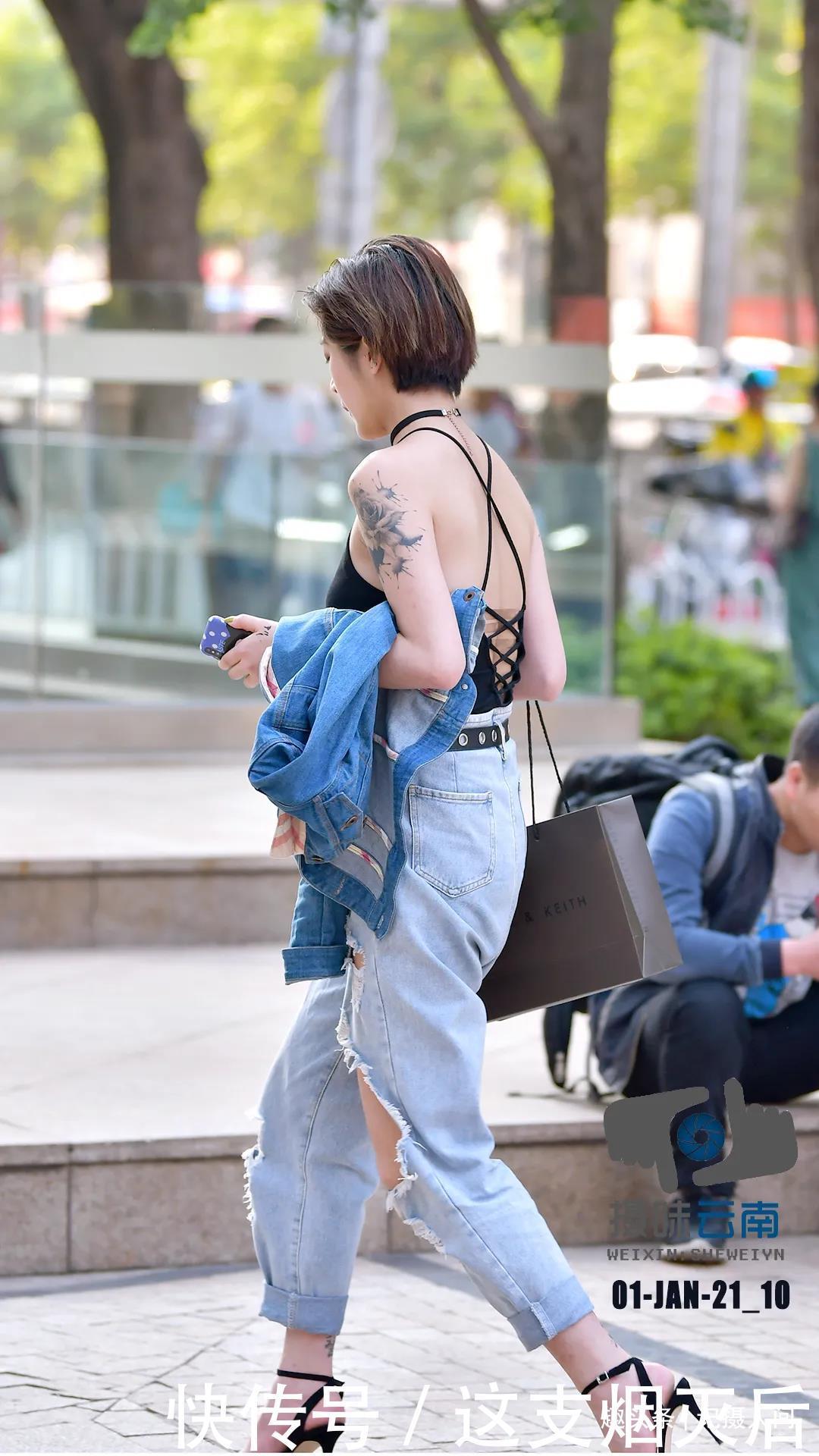 街拍破洞牛仔裤生性不羁爱自由,也是最上镜超酷破洞牛仔裤