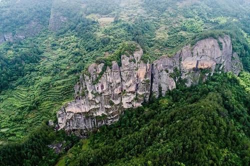 丽水出现“可可托海”神奇风光，有的像美女，有的像天柱，央视来揭秘了