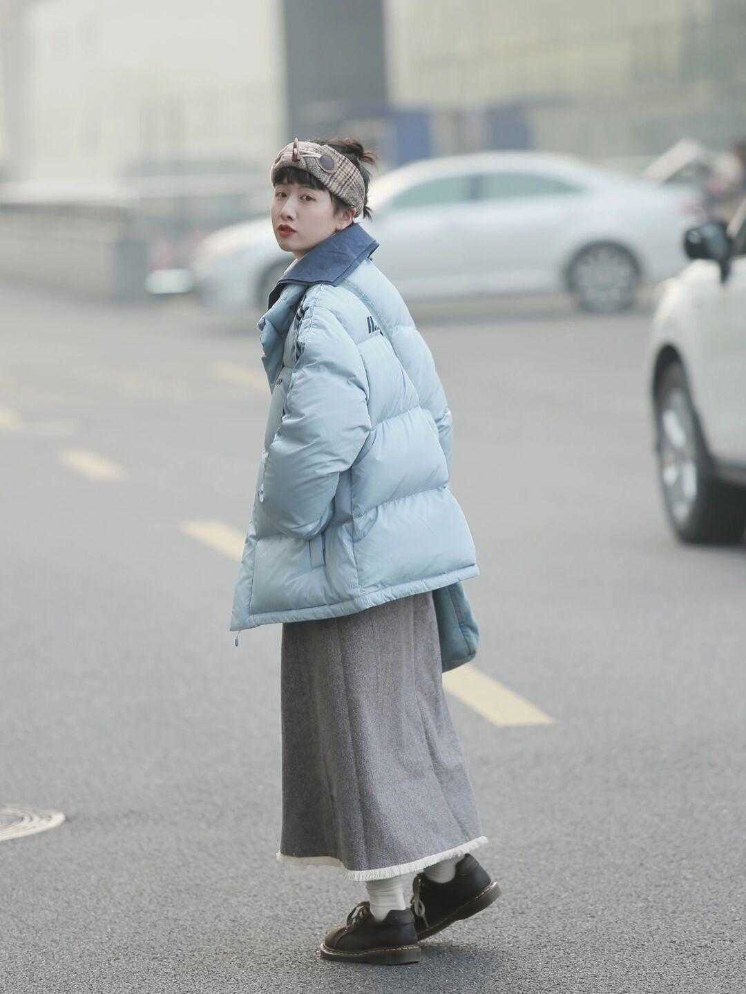 深灰色|“羽绒服”才是万能搭配神器,冬季穿保暖还个性,时髦精都爱了!