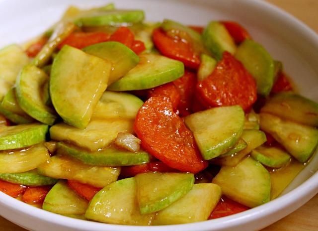 这菜1块钱一斤，和西红柿一起炒，酸甜开胃，清香鲜美，好吃补钙
