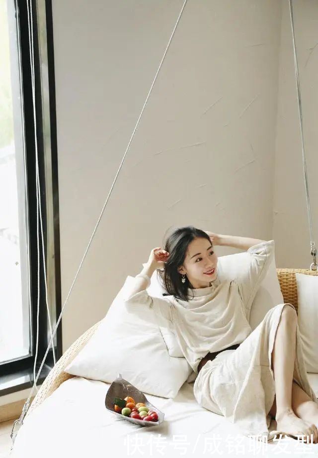 短发|短发小姐姐温柔风搭配，简约时尚又减龄，洋气显瘦又有范儿