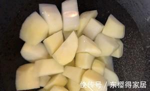 家常鸡肉菜谱,鸡翅根烧土豆,好吃到爆,美味又下饭,吃不够