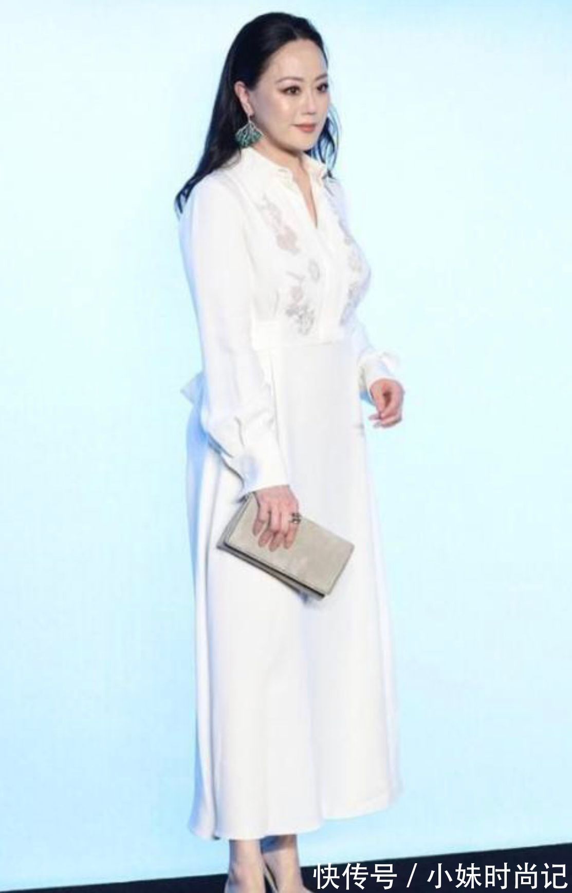 衬衫|58岁章小蕙风采依旧!衬衫配半身裙尽显迷人身姿,看不出年龄感