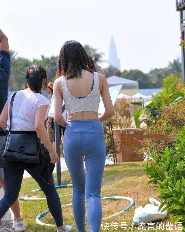 减龄 打底裤省心穿搭示范,选择优雅减龄的风格,格外美丽!