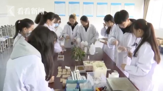 江苏食品药品职业技术学院|心疼老师的手太干燥 他们用桂花自制140支护手霜