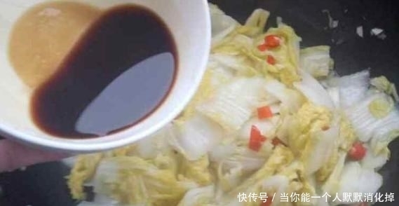 炒白菜时,牢记“3窍门”,白菜炒好爽脆可口,和饭店的一样好吃