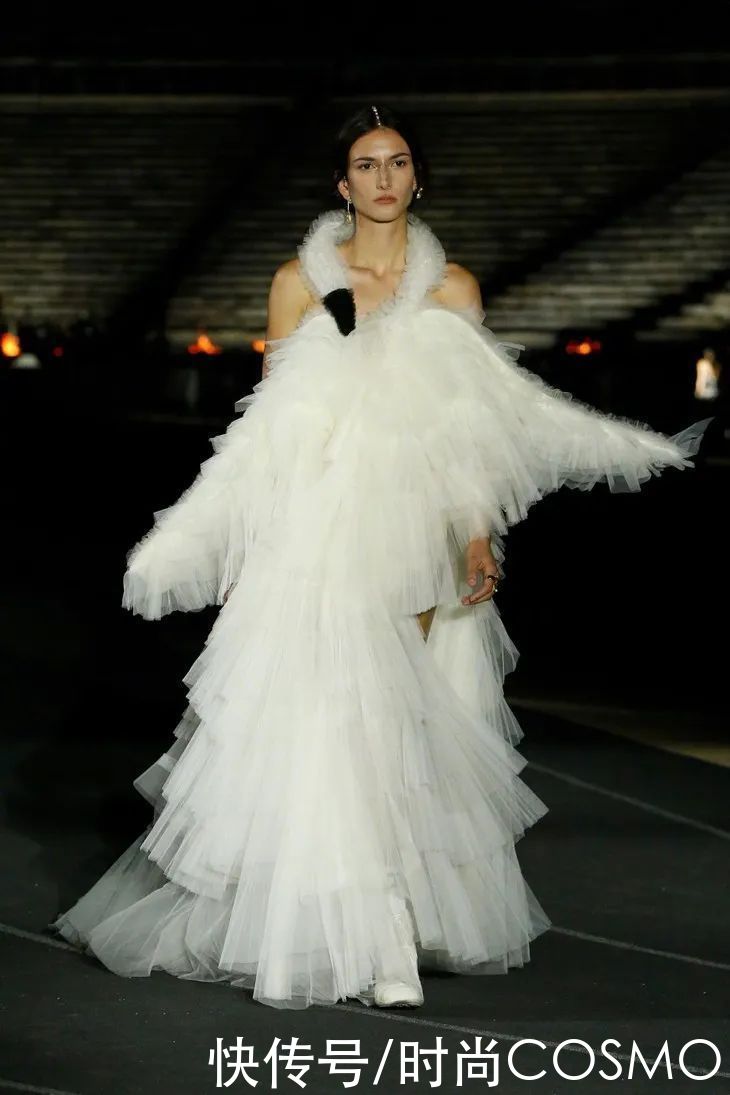 她们的早春秀有多美，我的心就有多荡|壹周潮话题 | 紧身裤