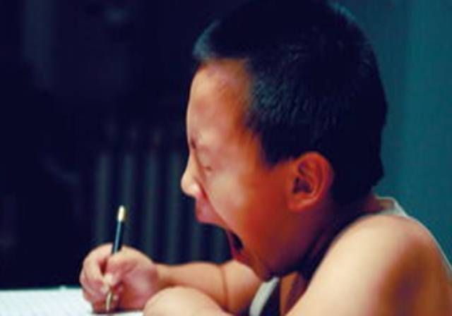 家长|“妈妈,我好累”孩子睡一会儿的要求变“永久”,脑劳过度太可怕