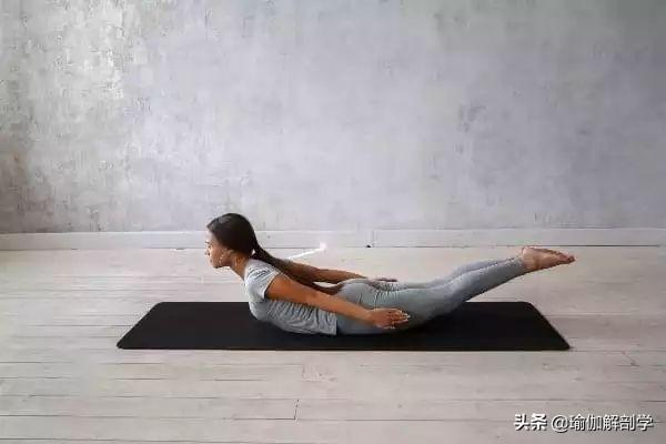 垫面|练瑜伽容易受伤初学者练这8个动作,最安全有效