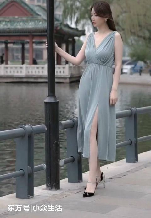 街拍这样清雅的气质,是公园里的一道移动风景