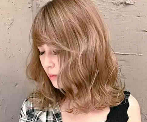 洋气 40岁女人,剪短发易显老!今年流行3种“减龄发型”,特洋气