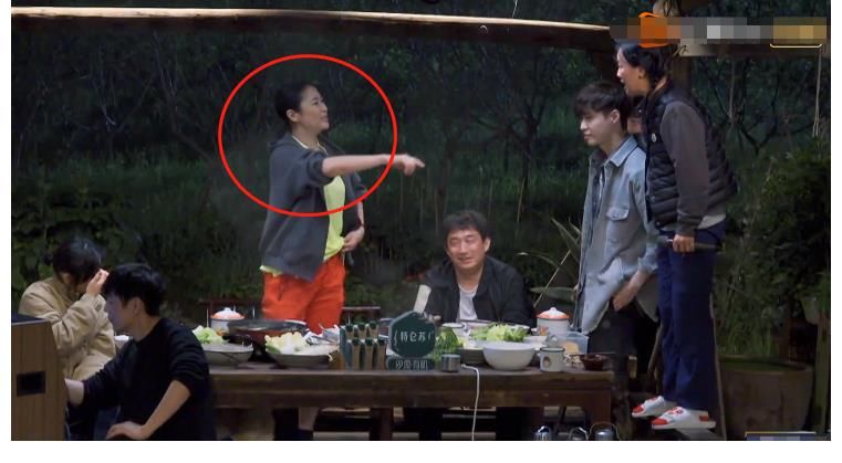 向往的生活5|那英做客《向往5》，晚飯后再唱《生命之河》，對(duì)王菲的稱呼亮了