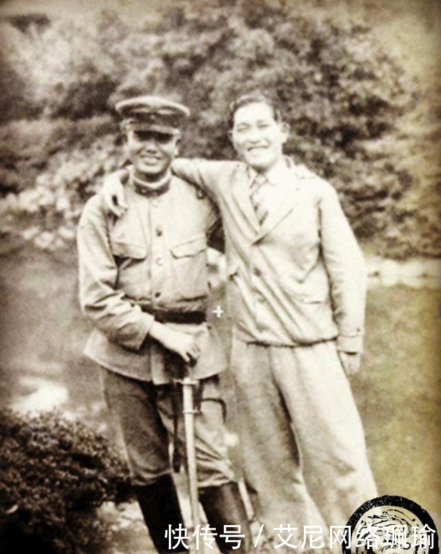 伪军|抗战期间的汉奸老照片:图四和鬼子勾肩搭背,图八女汉奸车上带路