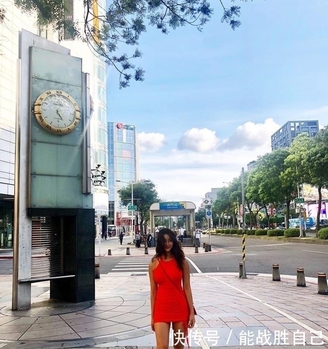 健身房|体育老师转行健身私教，身材胖瘦有度颜值高，穿牛仔裤真好看