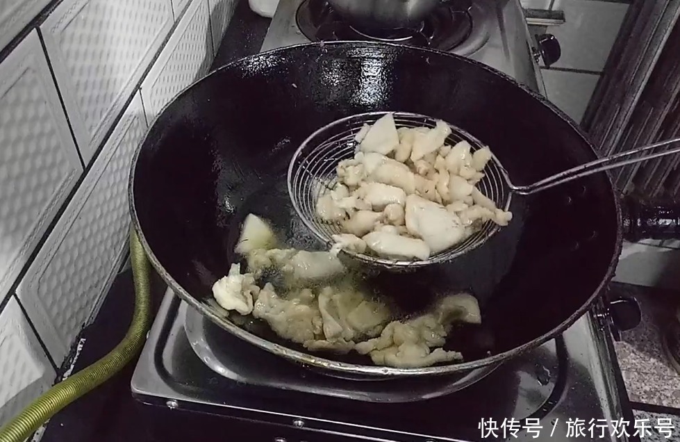  美味|木须肉色泽丰富营养美味，在家这么做更香美，再也不馋饭店的菜了