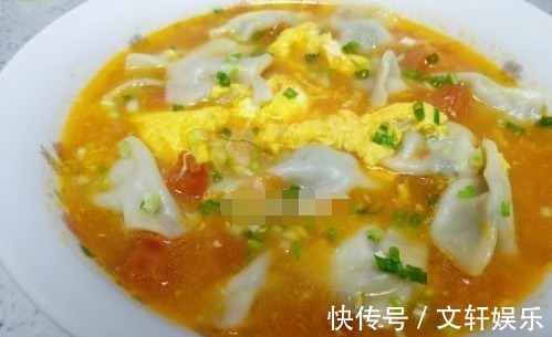 饺子别再用白开水煮了，像我这样煮出来的饺子格外有味道，特好吃