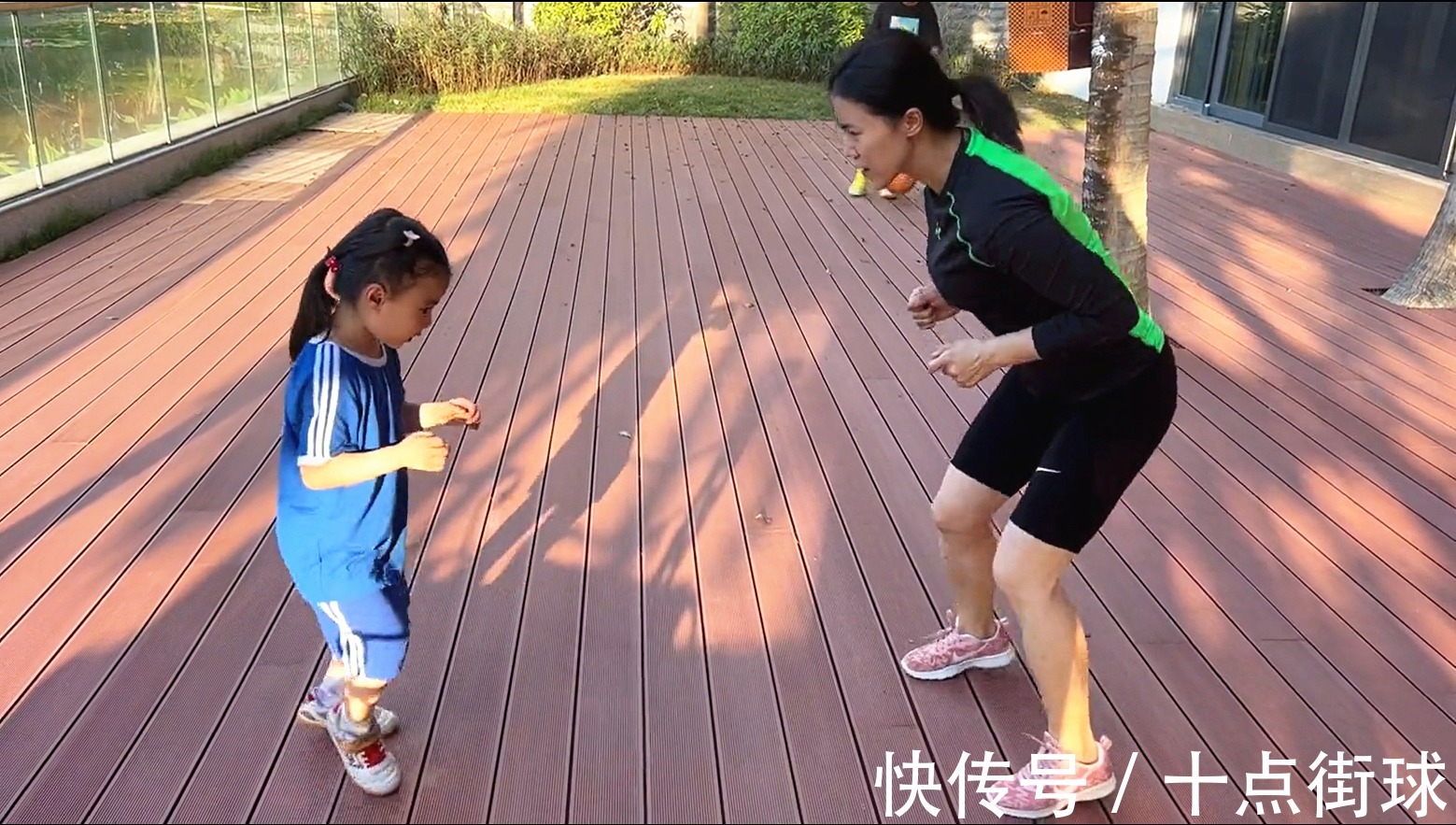 陪练师|王楠全家到海南别墅温暖过年,每天陪女儿练球,竟被嫌弃发球没劲