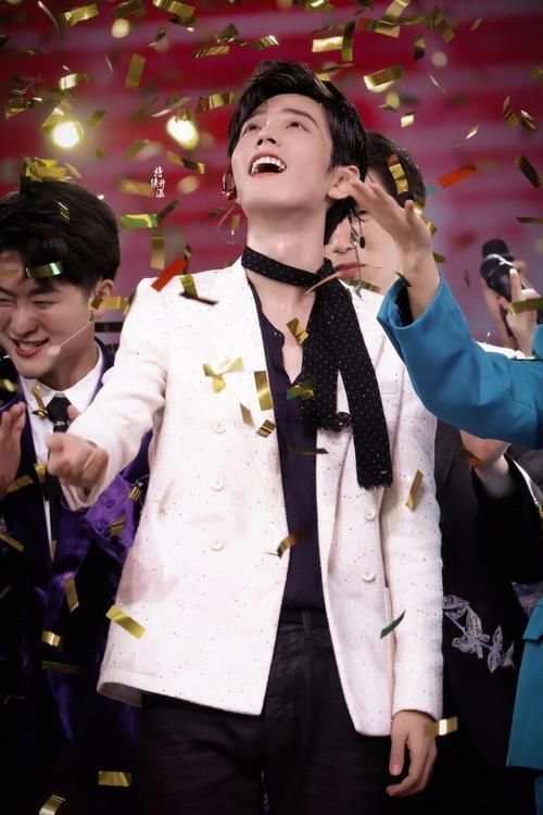 星光大赏|东方卫视大手笔，肖战成神秘压轴嘉宾，职黑气得无话说