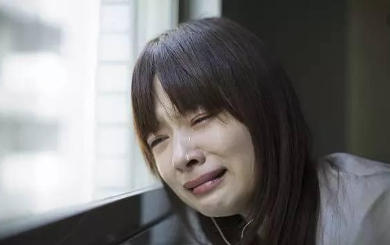 孩子|女儿放学回家, 连洗三次澡, 母亲起疑, 去幼儿园查看监控, 奔溃大哭