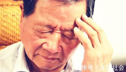 年龄|男人老没老，别只看年龄，身上有这些特征，应该要服老了