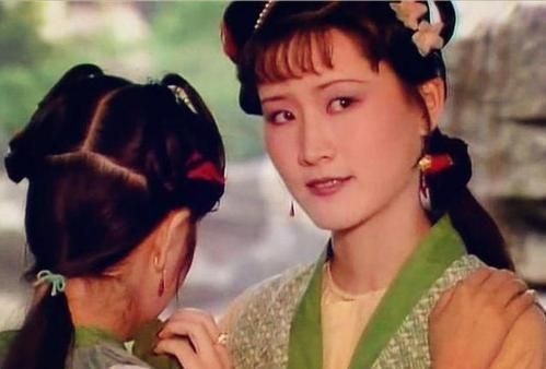 袭人#一个西洋鼻烟盒,出卖了麝月,难怪晴雯说她和贾宝玉“上头”了