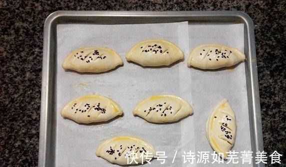 换个方式吃苹果做成苹果酥,酸酸甜甜层层香酥,做法很懒人!