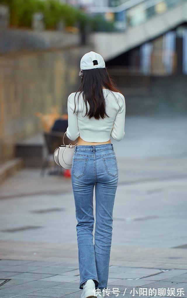 装扮|这位漂亮女子的装扮,把极简的风格发挥到极致