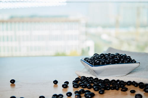  脆骨|人过50岁，骨头易脆，若不想变成“小脆骨”，3种补钙食物别错过