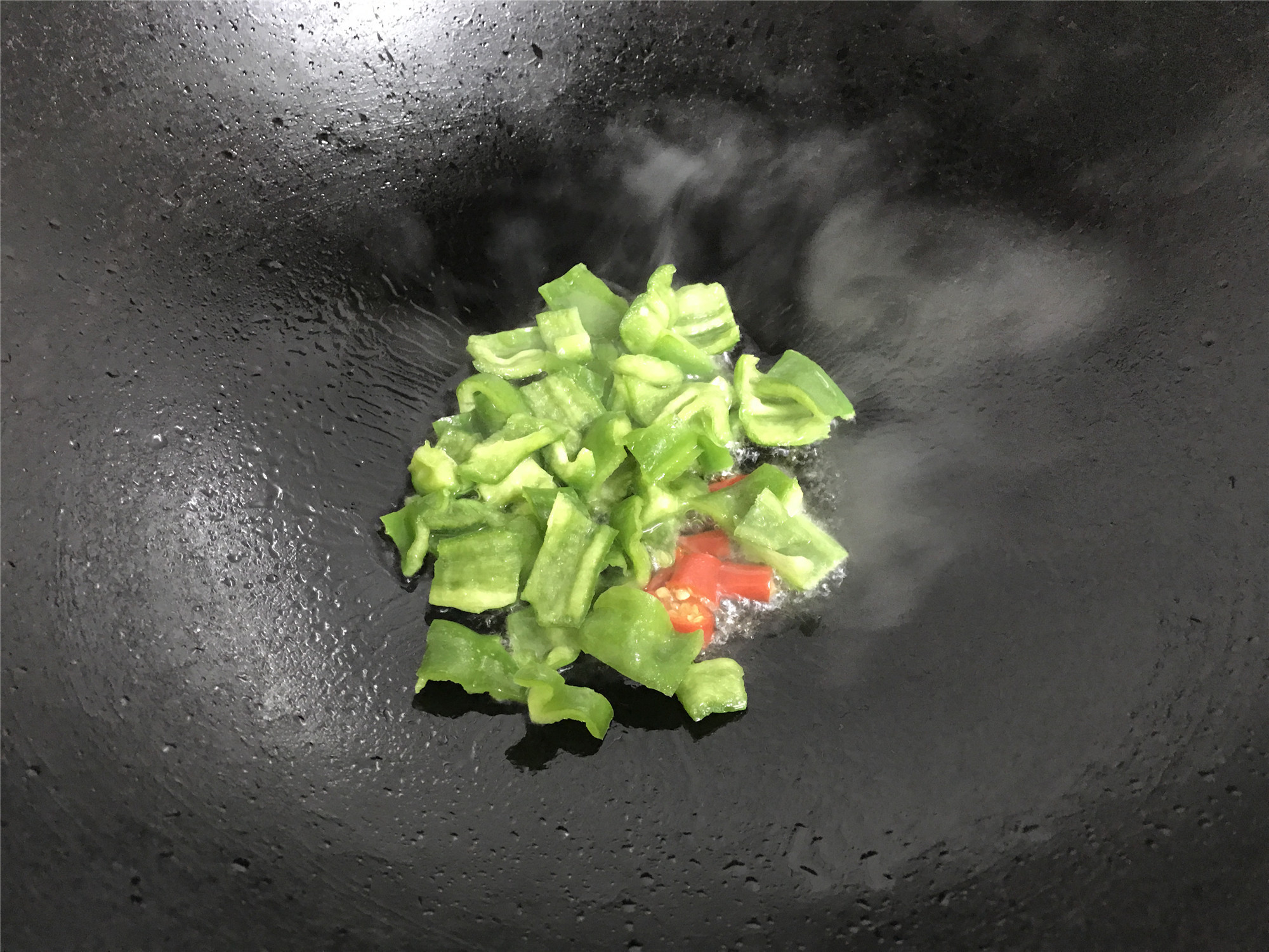山药此做法，比大鱼大肉还好吃，鲜美下饭，我家隔三差五做一次
