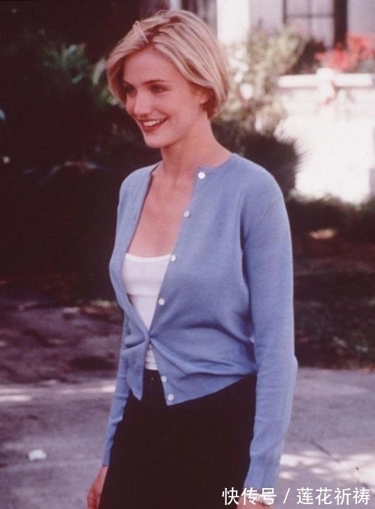 小姐姐 今年流行一种新穿法叫:“奶奶衫+牛仔裤”,显高还显腿长