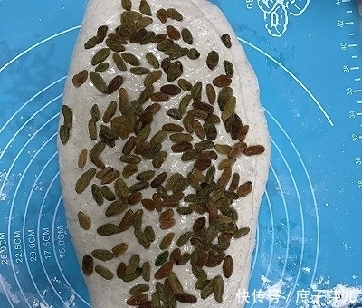 全麦葡萄干软欧包