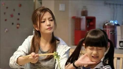 小贝|孩子不吃饭饿一顿管用？家长别搞错了，“四步走”让孩子爱上吃饭