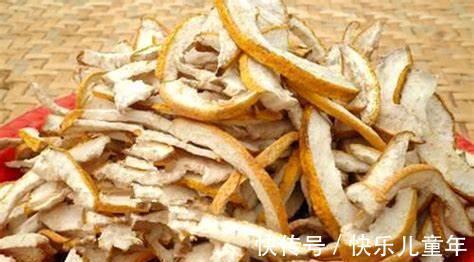 养花,香蕉皮和葡萄柚皮,堆肥来保持植物的根和叶,效果很好