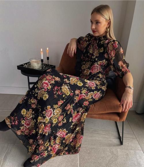 懂时尚的上班族，穿搭洋气还实用，这个女孩的搭配带来全新灵感