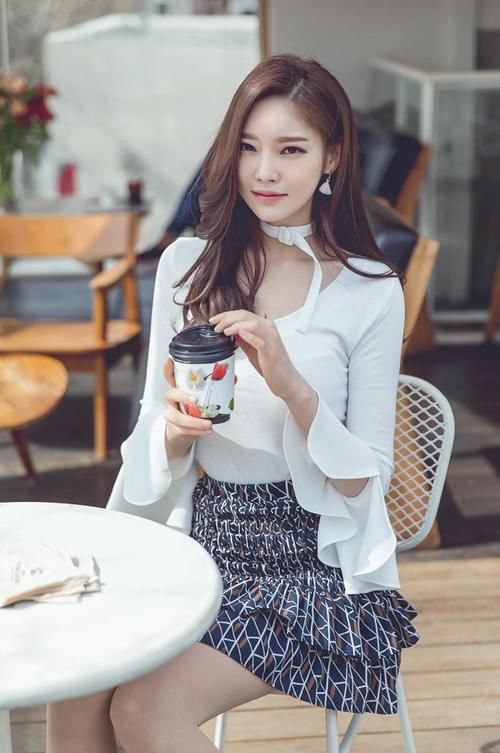  肤色|想要一天内都拥有自信, 职业女性必备两双肤色丝袜