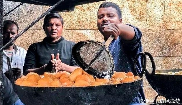 看起来|印度究竟脏不脏?小伙实拍印度家庭的厨房,环境令人看一眼就想走