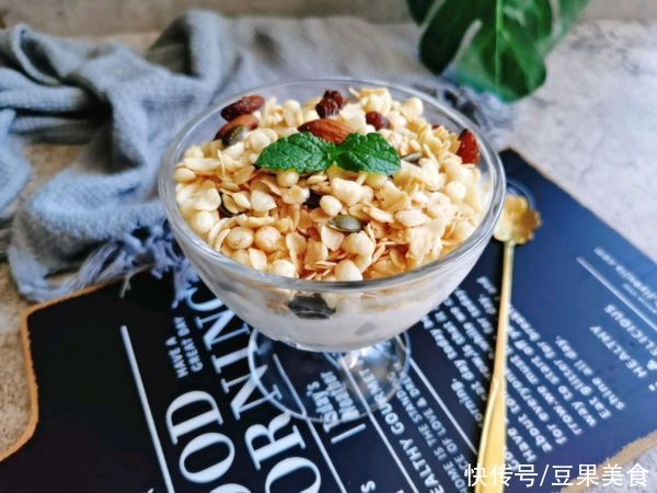 下午茶|#一周减脂不重样#缤纷下午茶之燕麦酸奶杯