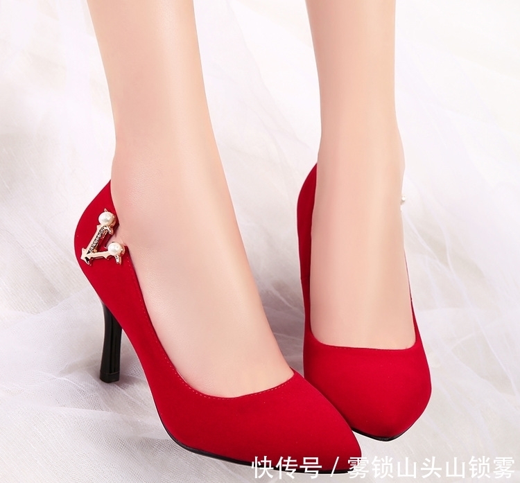 今年春天女人一定要换双高跟鞋，新上款式美爆了，鞋跟角度好不累