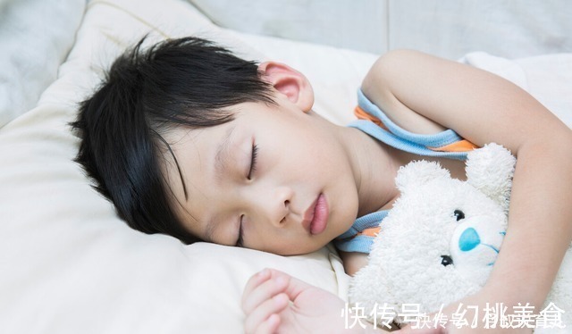 生长激素|这4个“迹象”说明孩子在长高，若全都有，身高可能不会低于180cm