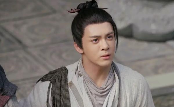 难怪黄衫女只对张无忌那么关心,不是她多情,你看她是谁的女儿?