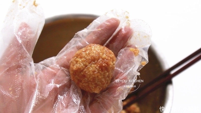 小米饭|小米的花样吃法，不加一滴油，做成肉丸子，外焦里嫩，上桌就抢光