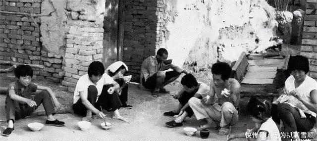 莫言回忆童年:感到自己跟一头猪、一条狗没有什么区别