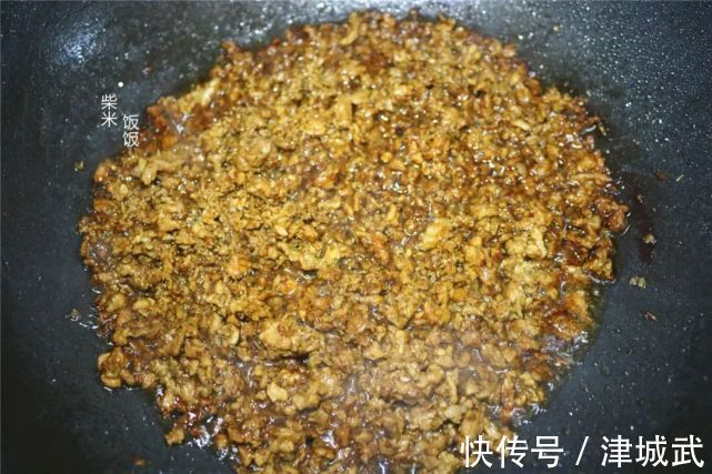 想吃烧麦不用买,自己做馅料更丰富,一次多做些,早餐不愁了