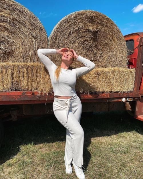 弯举|胖子也有春天,英国大码超模140斤,却拥有让人羡慕的沙漏身材