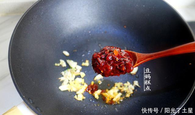 鸡蛋|鸡蛋新吃法,跟这3样一起炒,5分钟上桌,开胃又下饭