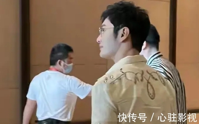 姚安娜|《中餐廳》新路透，誰(shuí)留意姚安娜瞅龔俊的表情了，沒(méi)開(kāi)播就被罵慘