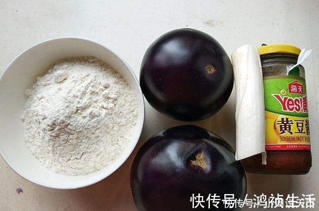 入秋,这菜再不吃就下市了,腌制好做成包子蒸一锅,吃起来特香