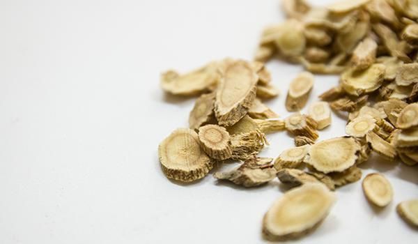 搭配|黄芪也有“天生一对”,经常喝,补气祛湿,不少好处会登门拜访