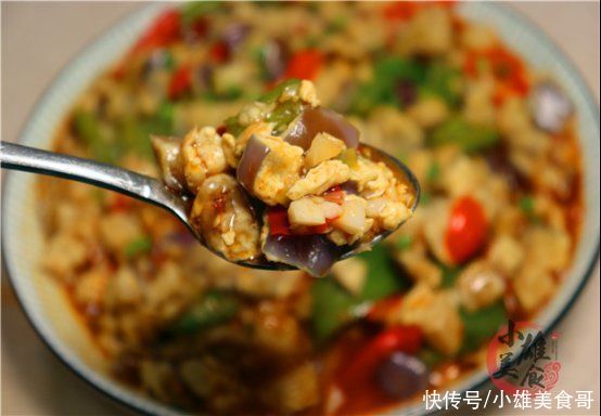 茄子丁|茄子切成丁淋上鸡蛋，实在太好吃了，我家一周吃6次，营养又下饭